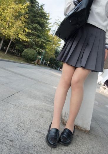 24岁性感的尹律