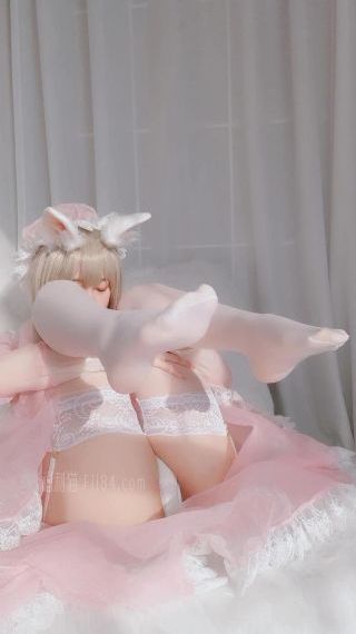 天降女子从二楼掉下来