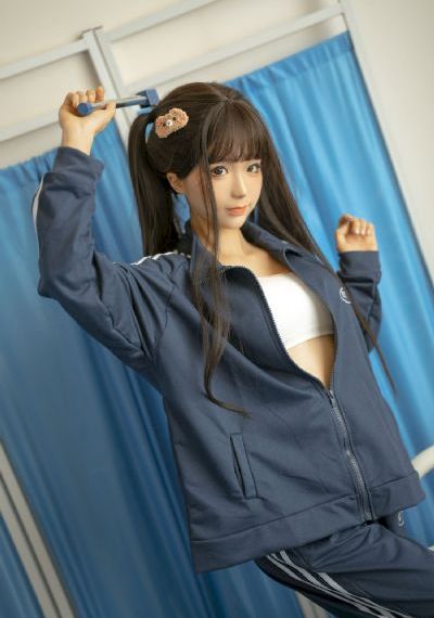 不扭扣的女孩