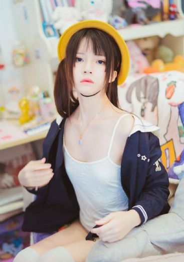 不穿内衣的瑜伽教练