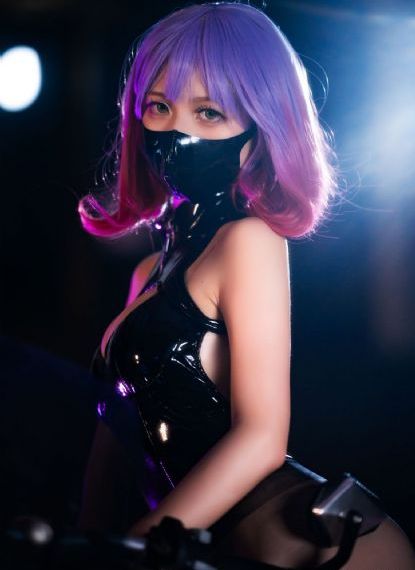 抱着娇妻被粗大陌生人玩3p