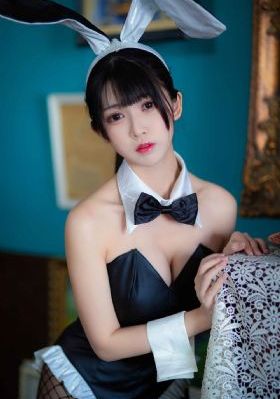 树洞里的熊先生冬眠中